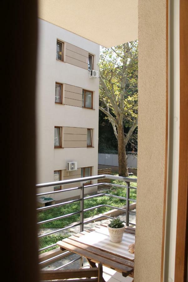 The Prince'S Neighbour Apartment Budapest With Free Garage Exterior photo